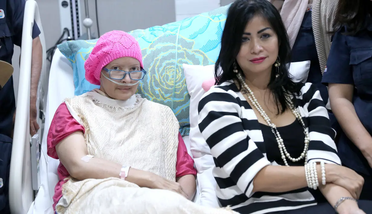 "Saya nggak nyangka, Infotainment Awards dan Emtek Grup tiba-tiba ngasih kado dengan ngedukung rencana temen-temen untuk ngumpulin dana. Saya memang sangat butuh dana, ujar Yana Zein. (Nurwahyunan/Bintang.com)