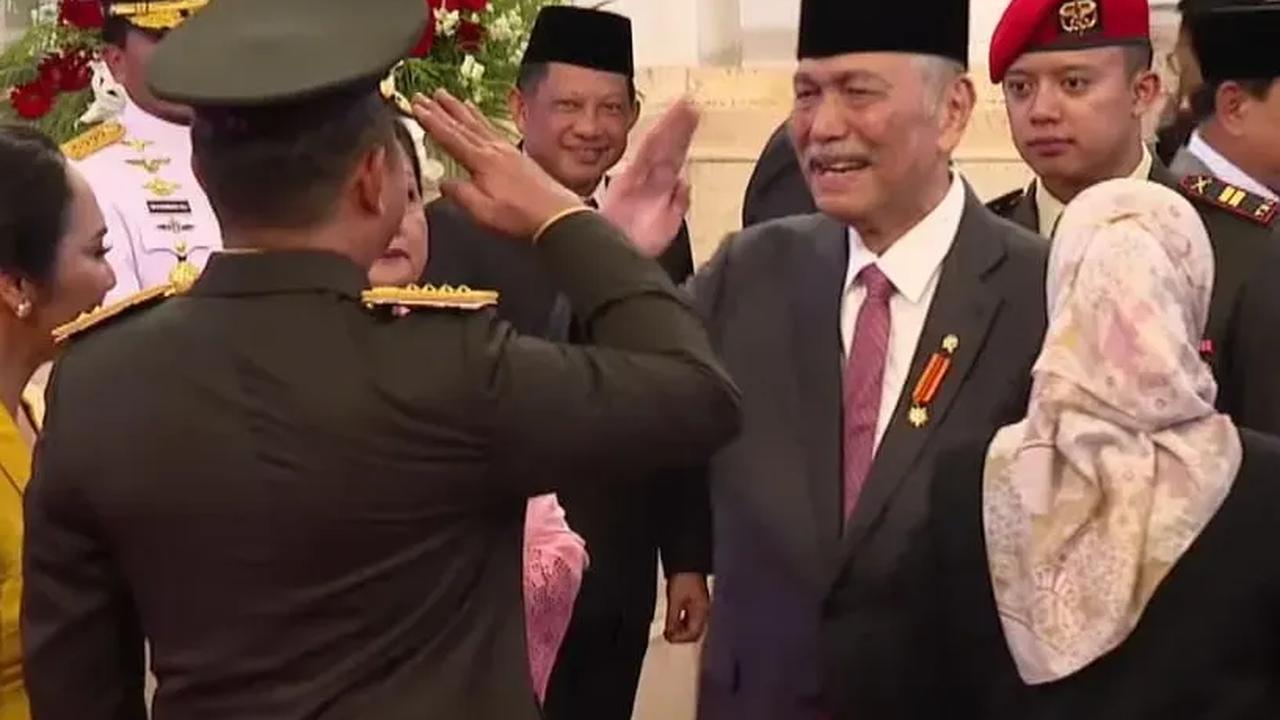 Jenderal TNI Maruli Simanjuntak dilantik sebagai Kepala Staf Angkatan Darat (Kasad) di Istana Negara, Jakarta, Rabu (29/11) oleh Presiden Joko Widodo.