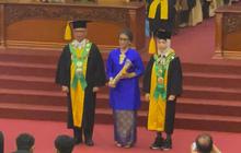 UNS Anugerahi Emil Salim Penghargaan 'Parasamya Anugraha Widyatama Taru Tirta Bawana