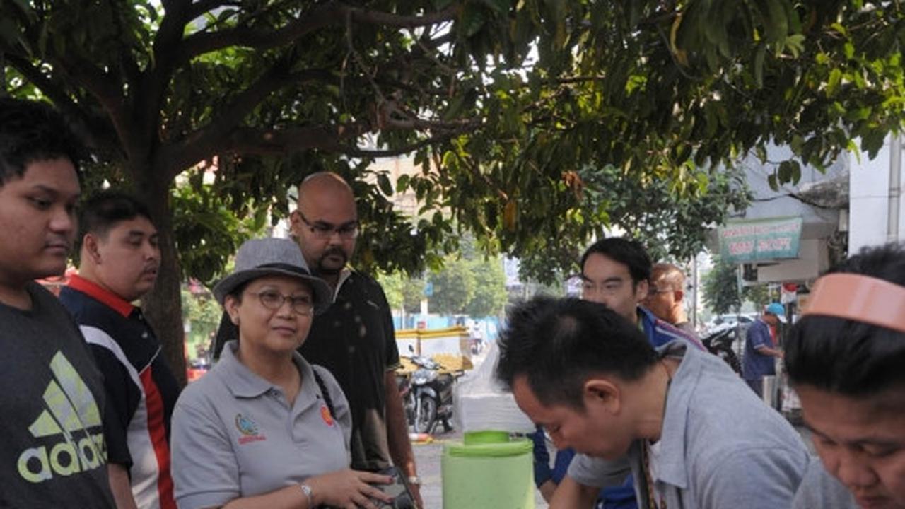 Menlu Retno sarapan nasi uduk di perayaan HUT ke-48 ASEAN