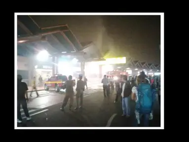 Restoran capat saji i di Terminal 2 Keberangkatan Bandara Soekarno-Hatta terbakar, Jakarta, Kamis (14/8/2014) (Twitter)