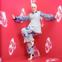 Koleksi Klamby X Tantri Namirah adalah koleksi yang diambil dari peragaan busana internasional yang baru saja diikuti yaitu London Fashion Week 2022 pada bulan September kemarin ini. koleksi ini sendiri sudah dapat di beli oleh para pelanggan setia Klamby pada tanggal 25 November 2022 di website www.klamby.id &amp; E- commerce resmi Klamby. / Foto Foto dok Klamby.