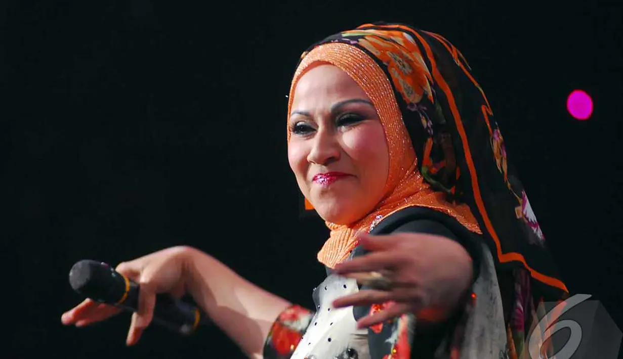 Camelia Malik ambil bagian di kemeriahan konser Grand Final D'Academy di Daan Mogot, Jakarta, Jumat (30/5/2014) (Liputan6.com/Miftahul Hayat).