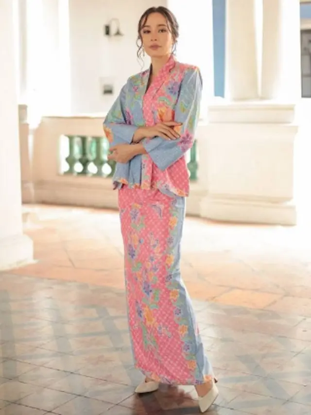 Kebaya Batik dengan Nuansa Pastel By Al Mubarok