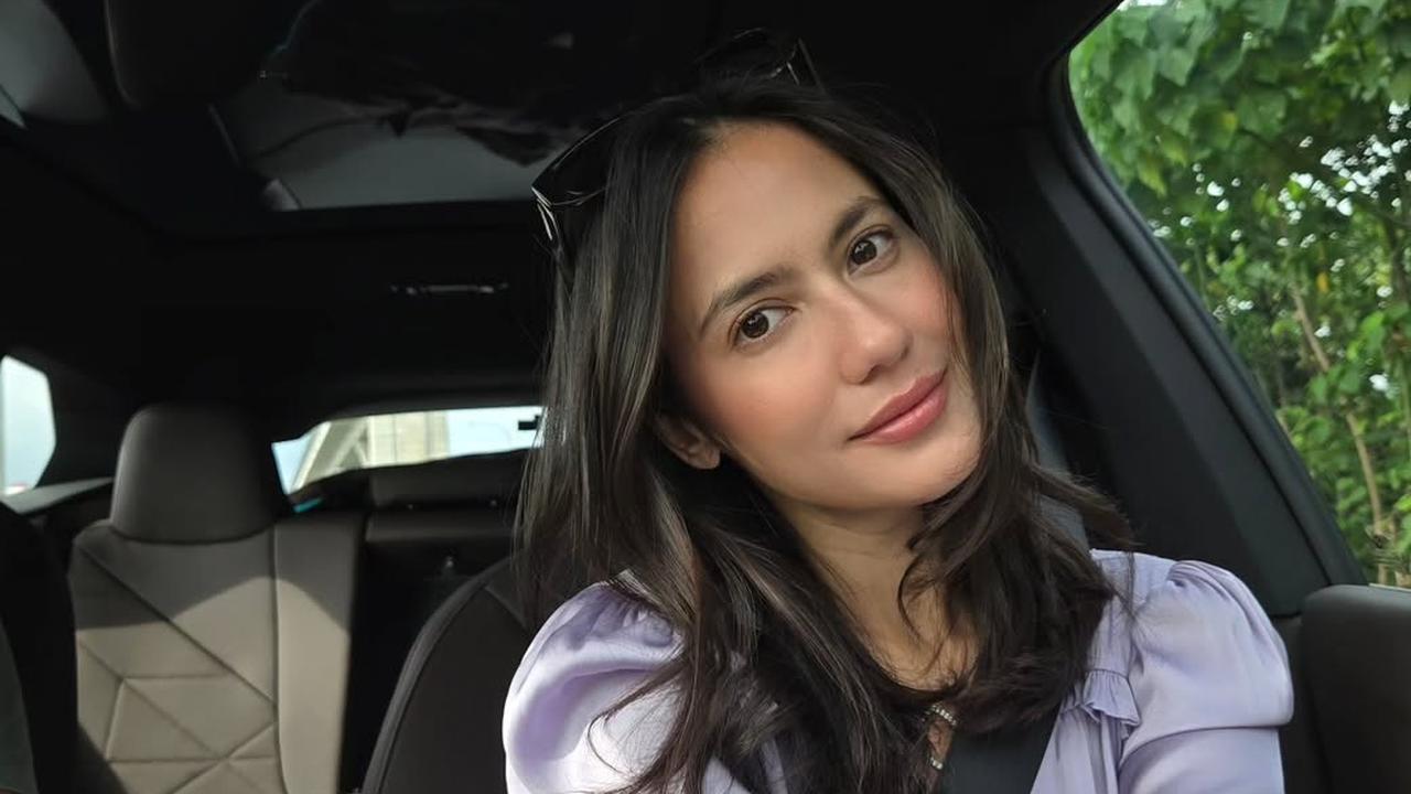 Potret Pevita Pearce dengan Outfit Casual yang Menawan (credit: instagram/pevpearce)