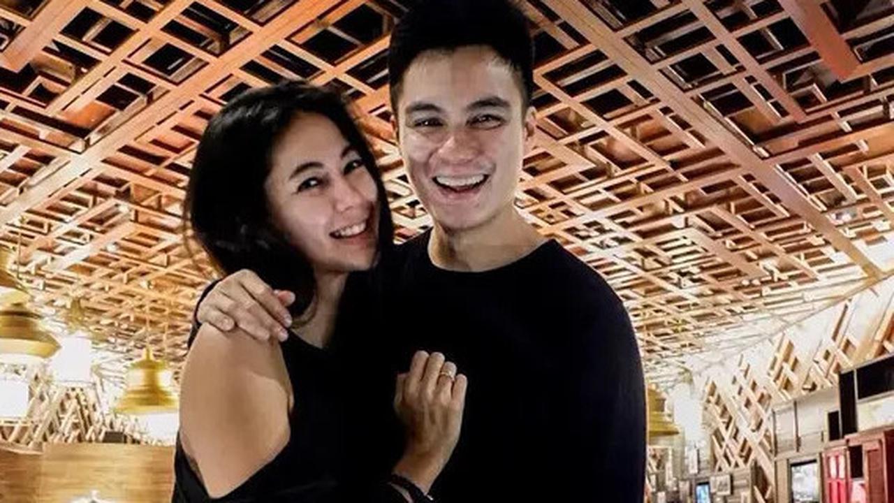 6 Potret Kemesraan Baim Wong dan Paula Verhoeven saat Pacaran, Ada Momen Ngelamar di Pinggir Pantai