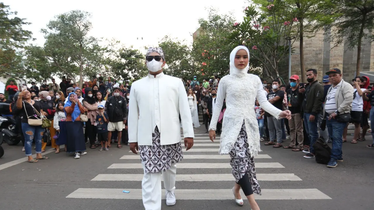 Gaun pengantin dan kebaya pernikahan rancangan desainer Paula Meliana dipamerkan di Citayem Fashion Week (ist)