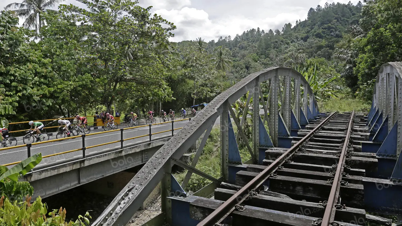 Menyusuri Jejak Tambang di Sumatera Barat pada Etape 6 Tour de Singkarak 2016