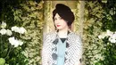 Istri Derby Romero ini merupakan model pin up dan seorang fashion desainer. Meski penampilannya sering disebut tua dan dicibir, namun Claudia tetap jadi diri sendiri. Berawal dari ngefans, hubungan Derby Romero dan Claudia Adinda melaju sampai ke pelaminan. Sebelum menikah tahun 2017, Derby dan Claudia Adinda pernah pacaran selama 2,5 tahun sejak 2015. (Liputan6.com/IG/@miss_adinda_mae)
