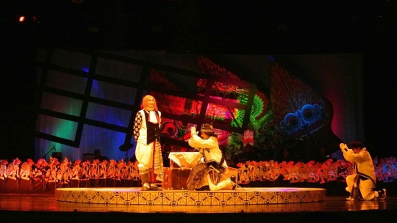 Menyaksikan kehidupan kota korup di panggung Teater Koma