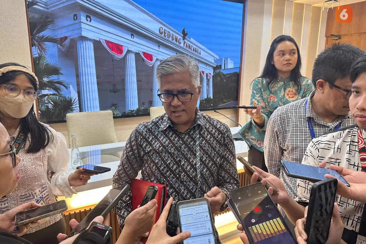 Juru Bicara Kemlu RI Rolliansyah Soemirat dalam pernyataan pers di Kemlu RI, Senin (16/12/2024). (Liputan6.com/Benedikta Miranti)