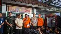 Setelah berlangsung selama tujuh hari, operasi pencarian jurnalis yang hilang kontak di Selat Sunda diperpanjang selama tiga hari ke depan. (Liputan6.com/Rifqy Alief Abiyya)