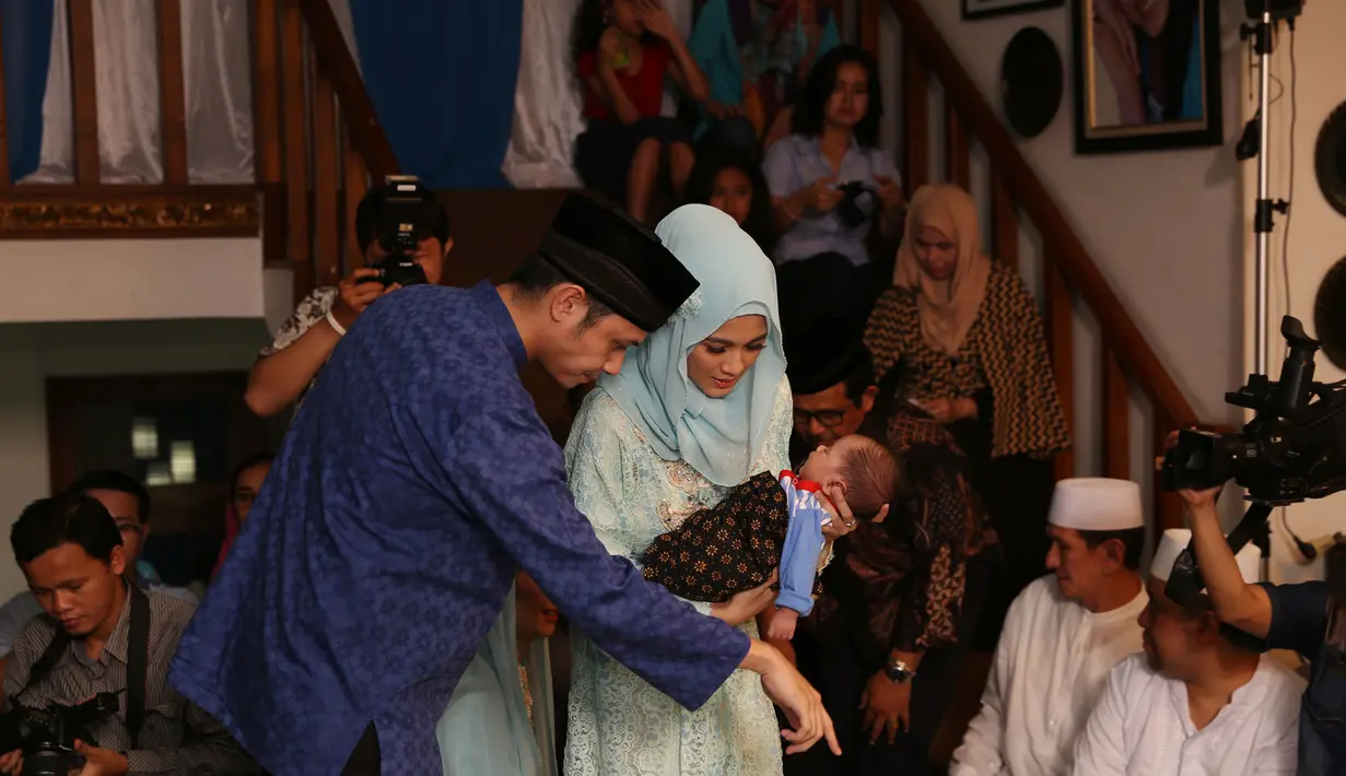 Inilah hari yang dinanti Dude Harlino & Alyssa Soebandono, melaksanakan aqiqah yang juga sunnah rasul.