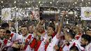 Pemain River Plate merayakan gelar juara Copa Libertadores setelah mengalahkan klub Meksiko, Tigres, dalam final di Stadion Monumental, Buenos Aires, Argentina. (6/8/2015). (Reuters/Martin Acosta)