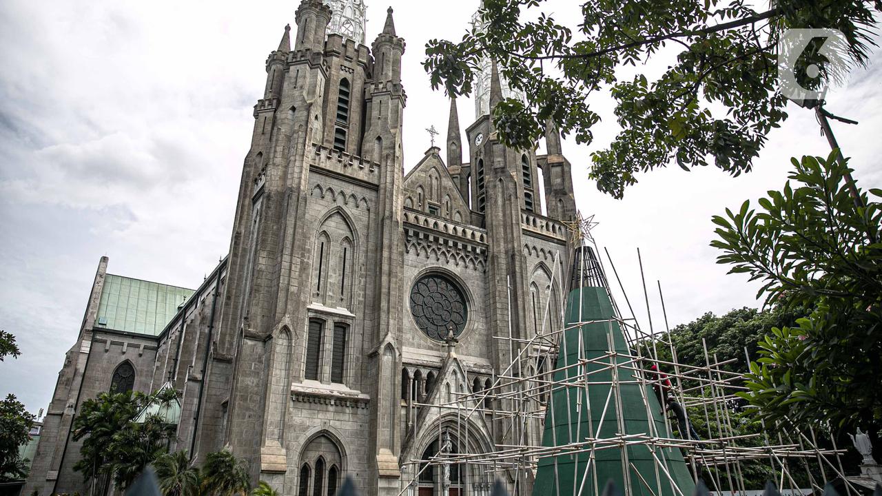 Pohon natal di Gereja Katedral jakarta