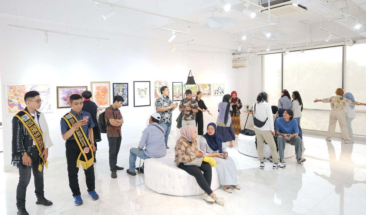 Lukisan tersebut mengekspresikan kampanye antikekerasan terhadap perempuan.&nbsp;