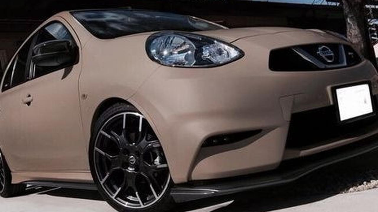 7. Mobil dengan warna matte