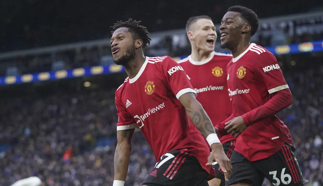 Pada menit ke-67 Ralf Rangnick memasukkan dua pemain sekaligus, Fred dan Anthony Elanga. Berselang tiga menit MU menuai hasilnya. Fred membawa Setan Merah unggul 3-2 lewat gol yang dicetak melalui sepakan keras kaki kiri. (AP/Jon Super)