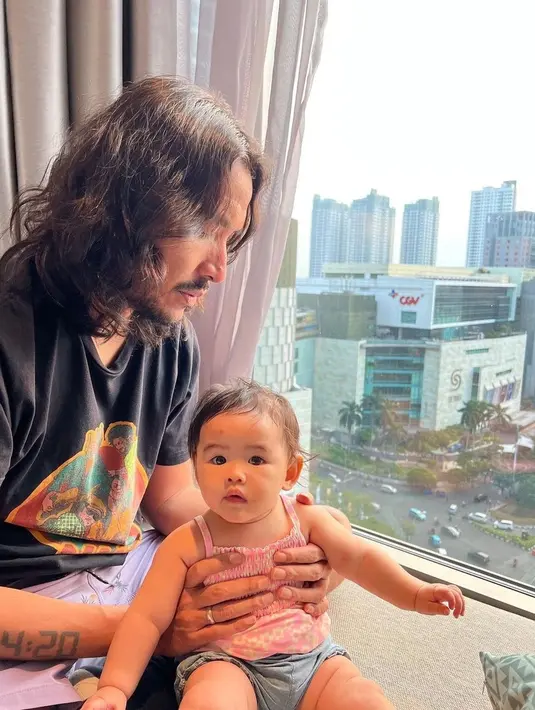 Setelah menikah, Marcello Tahitoe dikaruniai seorang perempuan yang diberi nama Dunia Tahitoe [instagram/marcello_tahitoe]