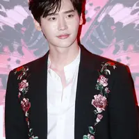 Lee Jong Suk (Instagram/jongsuk0206)