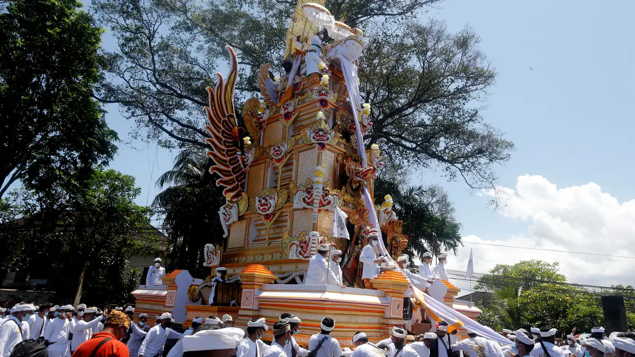 Upacara Ngaben Berskala Besar di Bali