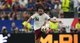 Pemain Spanyol Spanyol mengontrol bola selama pertandingan semifinal Piala Dunia antara Prancis dan Spanyol di Arlington, Texas, dekat Dallas, Selasa, 14 Juli 2026. (AP Photo/Abbie Parr)