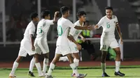 Pemain Timnas Indonesia U-16 saat melawan Filipina pada laga babak Kualifikasi Piala AFC U-16 2020 di Stadion Madya, Jakarta, Senin (16/9/2019). Indonesia menang 4-0 atas Filipina. (Bola.com/M Iqbal Ichsan)