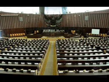 Jelang pidato kenegaraan Presiden SBY, ruang sidang utama gedung DPR mulai dibenahi, (8/8/2014). (Liputan6.com/Faisal R Syam)