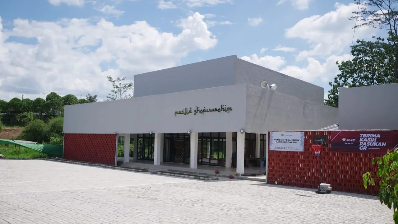 Akun Garuda Revolution Resmikan Masjid