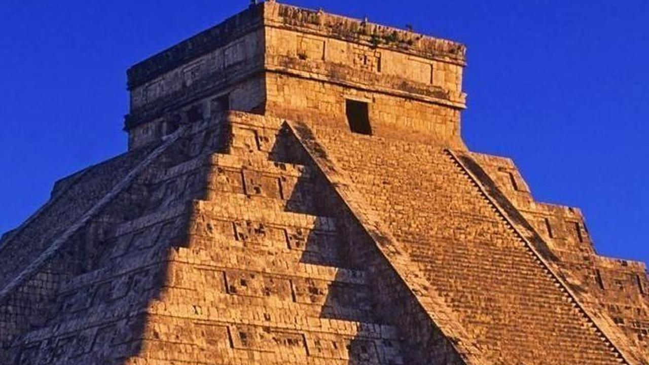 "Kaum Maya klasik sangat menghargai batu giok bukan hanya karena nilai dan keindahannya juga sebagai simbol benda impor," tulis Karl Taube, profesor antropologi di Universitas California, Riverside dalam artikel 2005 yang diterbitkan di jurnal Ancien Meso