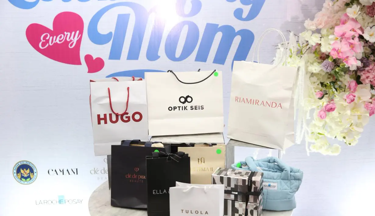 Perayaan Hari Ibu dan SuperMom Awards ini digelar di Wyl’s Kitchen, Hotel Veranda, dengan dukungan dari berbagai brand dan mitra ternama, antara lain Camani, Ipanema, RiaMiranda, One Piece Hair Studio, Ella & Glo, Tulola, Le Eminence Hotel Convention & Resort Ciloto Puncak, Ultima II, HUGO BOSS, Clé de Peau Beauté, Harris Hotel & Conventions Denpasar Bali, Harris Hotel Kuta Tuban Bali, Harris Hotel Seminyak Bali, Garmin, Optik Sesis, The Langham Jakarta, serta La Roche-Posay.[FOTO:FIMELA/ADRIAN].