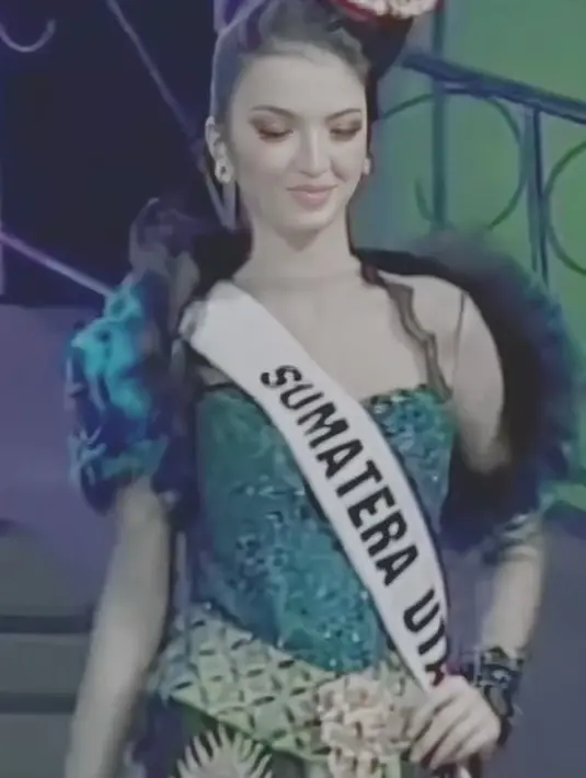 Bekal modelling di Singapura membuat Raline bersinar di panggung mewakili Sumatera Utara. [instagram.com/international.pl]