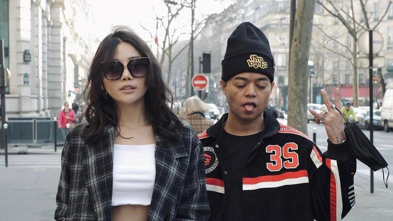 7 Potret Wendy Walters Istri Reza Arap Saat Berada di Paris, Tampil Kece dan Modis