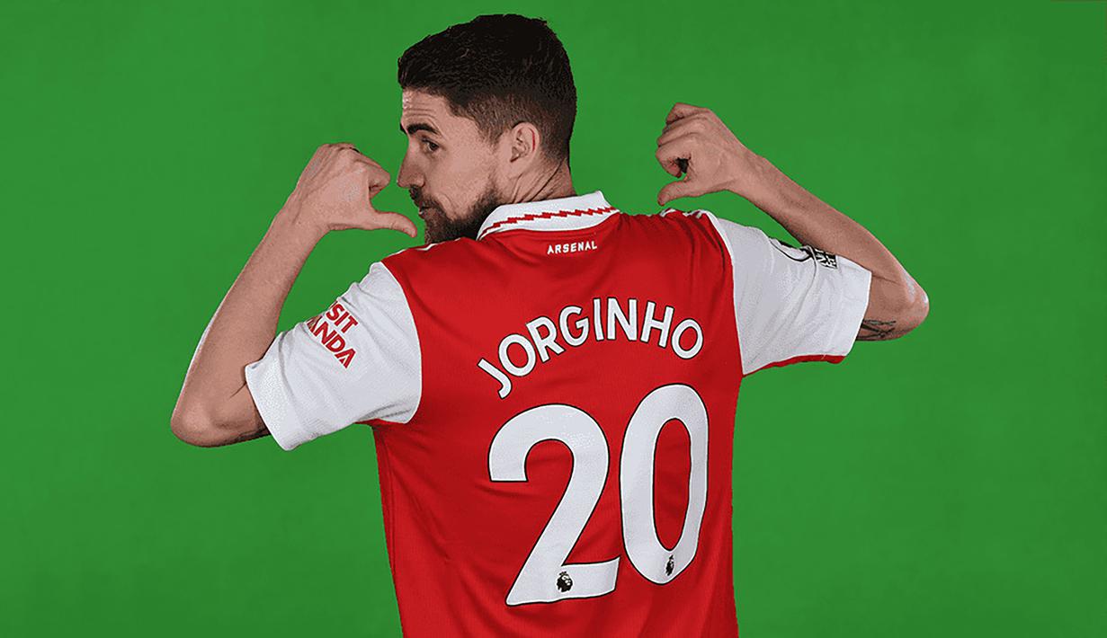 Sebagai sesama klub asal London, Chelsea dan Arsenal menjadi dua klub yang kerap saling mengklaim sebagai yang terbaik di ibu kota Inggris tersebut. Persaingan antar keduanya tampak jelas ketika mereka saling berhadapan di ajang reguler Liga Inggris, di mana biasanya laga berjalan panas dan ketat. Di tengah rivalitas keduanya, ada beberapa pemain yang justru pernah berpindah klub dari Chelsea menuju Arsenal dalam beberapa musim belakangan. Berikut 5 pemain terakhir di antaranya. (arsenal.com)