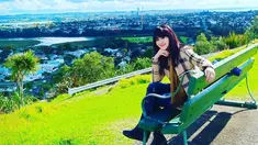 Ita Purnamasari semakin dikenal setelah meluncurkan lagu berjudul Cintaku Padamu saat usianya 25 tahun. Penyanyi ini juga kerap berlibur keluar negri, ini potret ita saat di Hobbiton Movie Set, New Zealand,(Liputan6.com/IG/@itadyahpurnamasari).