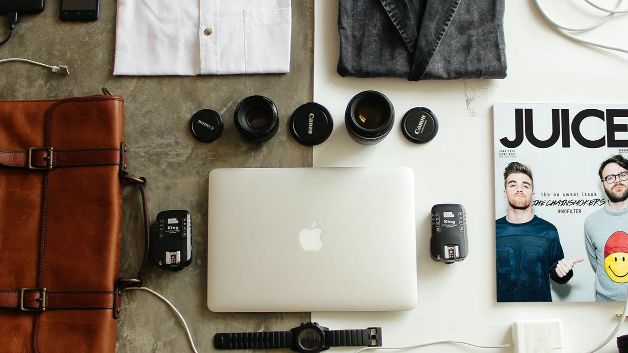 Contoh ilustrasi packing barang sebelum berpergian