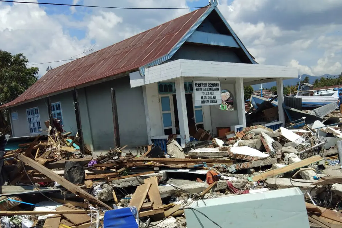 Situasi di Pelabuhan Wani Dua Kecamatan Tanantovea, Kabupaten Donggala yang porak-poranda akibat gempa dan tsunami