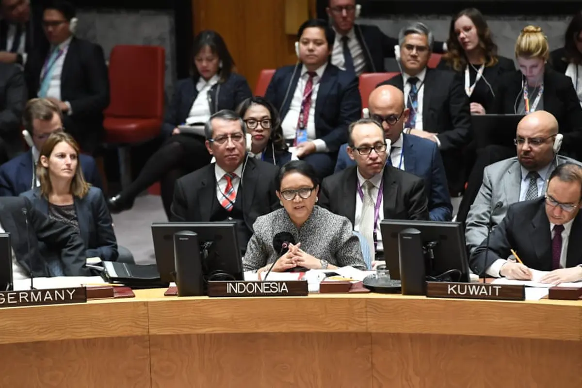 Menteri Luar Negeri RI Retno Marsudi (tengah) dalam Debat Terbuka Dewan Keamanan PBB (DK PBB) mengenai Situasi di Timur Tengah, di New York, 22 Januari 2019 (kredit Kemlu RI)