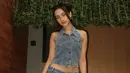 <p>Megan Domani tampil memukau dengan paduan denim on denim. [Foto: Instagram/ Megan Domani]</p>