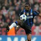 Samuel Eto'o berkostum Inter selama dua musim (2009-2011). Di tangan Jose Mourinho, Eto'o berhasil mempersembahkan treble winners musim 2009-2010. (AFP/Christof Stache)