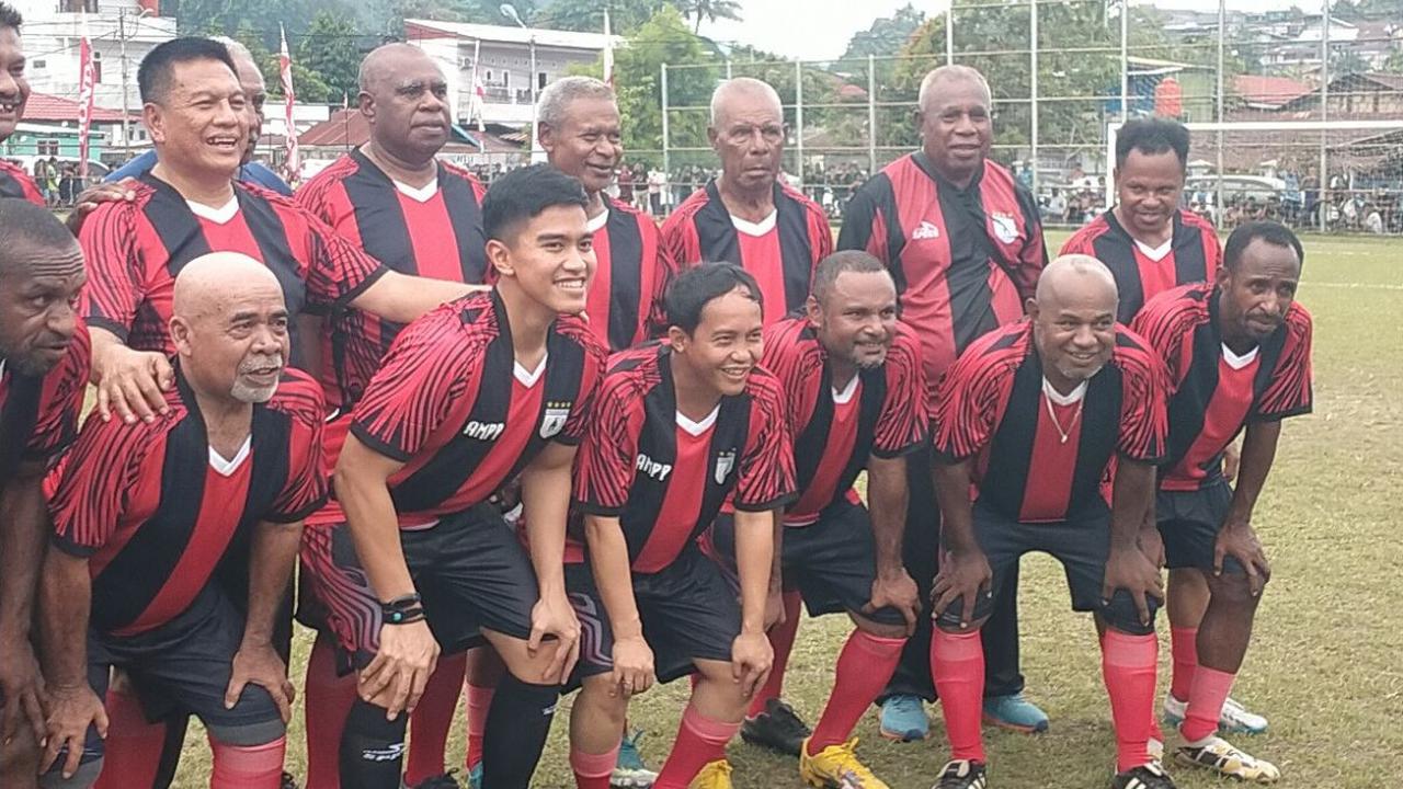 Melihat tim kebanggaan Persipura Jayapura tersebut, Kaesang merasa prihatin terhadap Persipura dan ingin menginvestasi di Persipura Jayapura.<br>