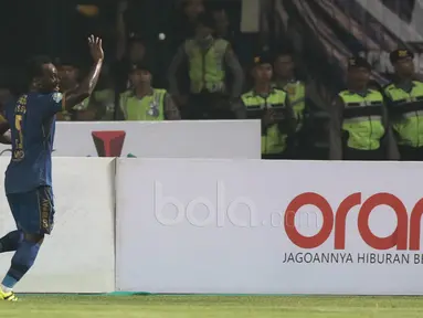 Michael Essien merayakan golnya ke gawang Persipura Jayapura pada lanjutan Liga 1 2017 di Stadion GBLA, Bandung, Minggu (7/5/2017). Persib menang 1-0. (Bola.com/Nicklas Hanoatubun)