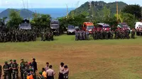 Gelar pasukan pengamanan kunjungan Presiden Jokowi di Kodam Cenderawasih, Jayapura, Papua, Kamis (28/4/2016). (Liputan6.com/Katharina Janur) 