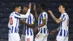 Para pemain FC Porto merayakan gol kedua yang dicetak gelandang Evanilson Barbosa (kiri) ke gawang Rio Ave dalam laga lanjutan Liga Portugal 2020/21 di Dragao Stadium, Porto, Senin (1/2/20201). FC Porto menang 2-0 atas Rio Ave. (AFP/Miguel Riopa)