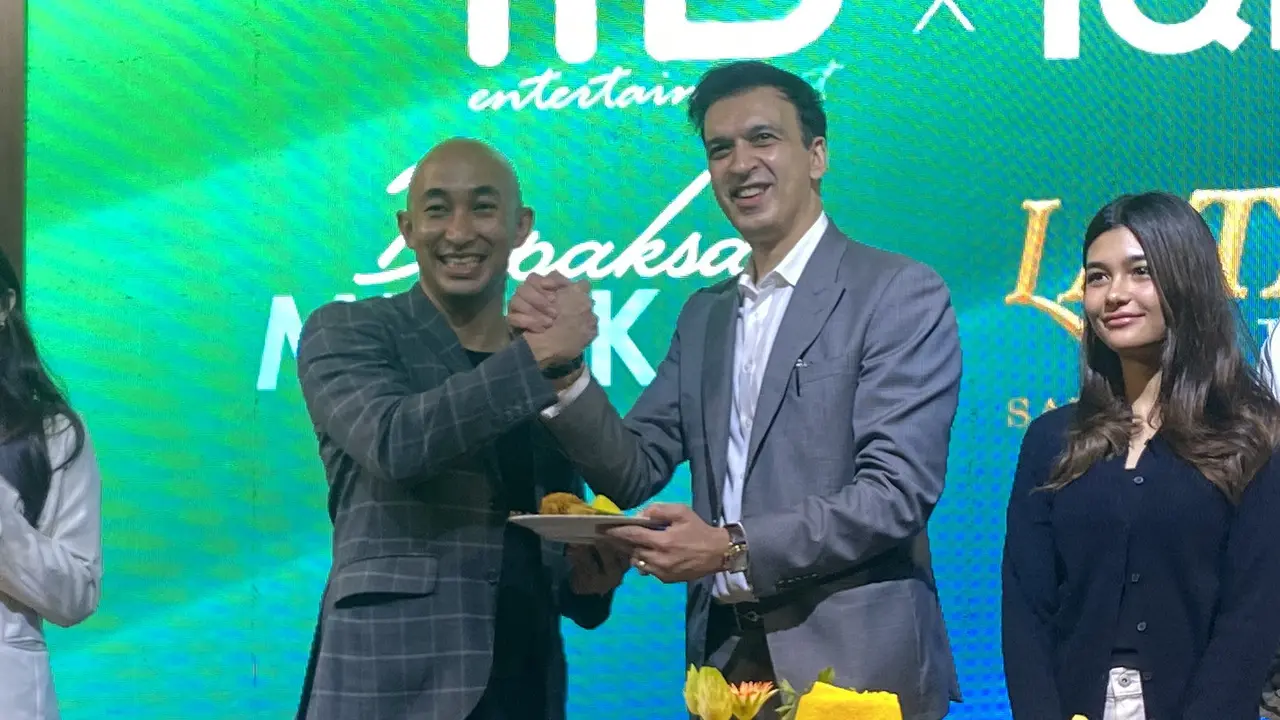 Dinesh Ratnam dan Manoj Punjabi dalam Press Conference Strategic Partnership MD Entertainment & iQIYI yang dihelat di kawasan Setiabudi, Jakarta, Rabu (14/10/2026). (Liputan6.com/Nola Vemiliana)