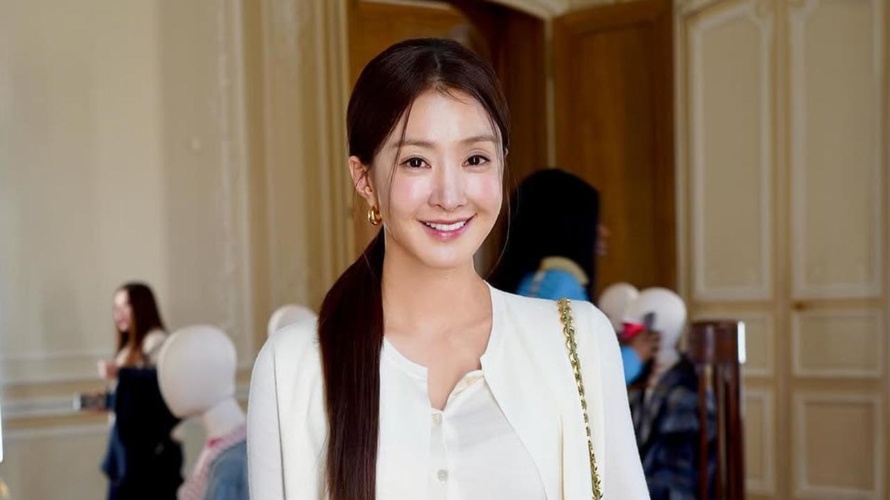 Potret Cantik dan Awet Muda Lee Si Young di Usia 42 Tahun, Wajahnya Bak Anak Kuliah Semester Akhir