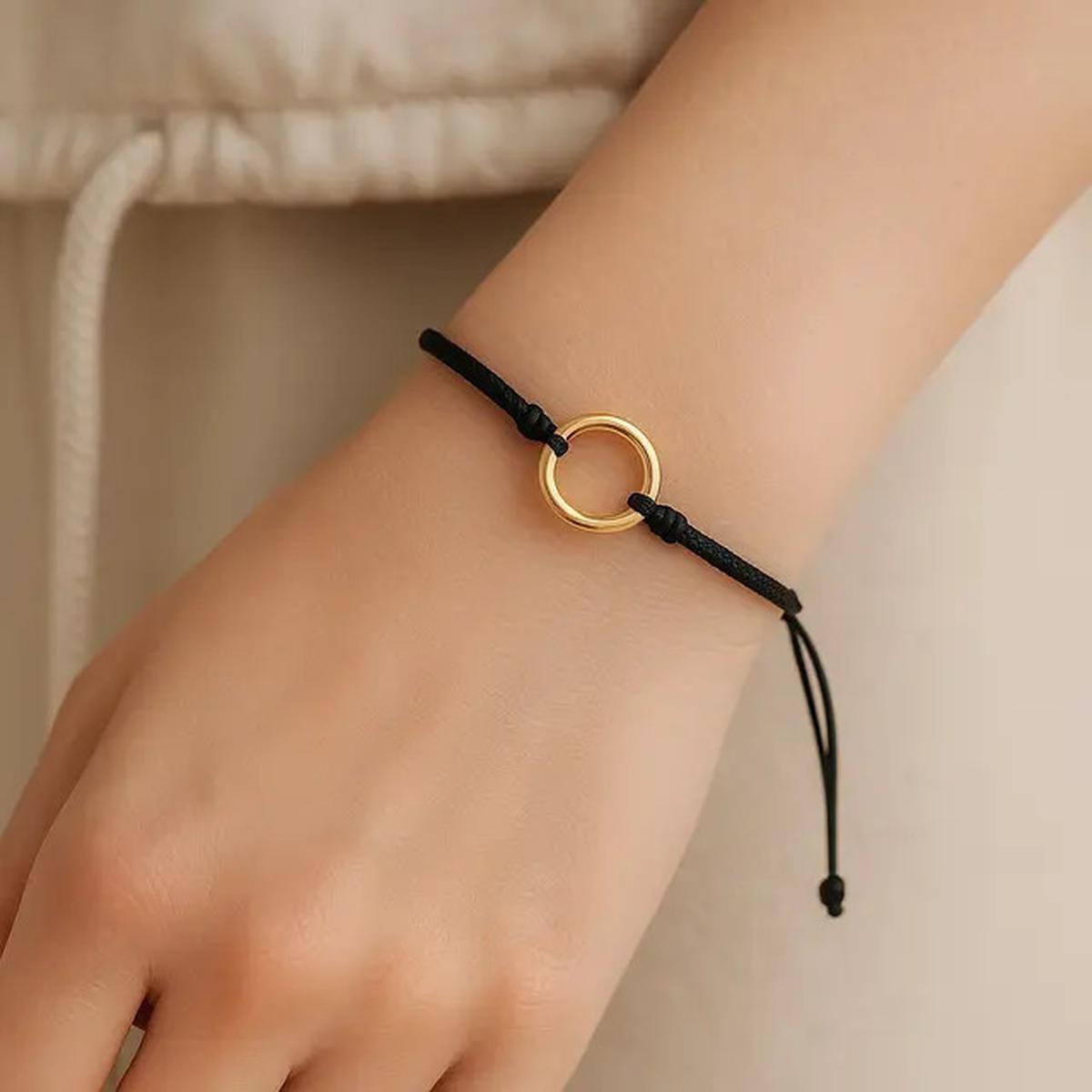7 Model Gelang Emas Tali Hitam Terbaru, Aksesoris Kasual yang Stylish untuk Hangout