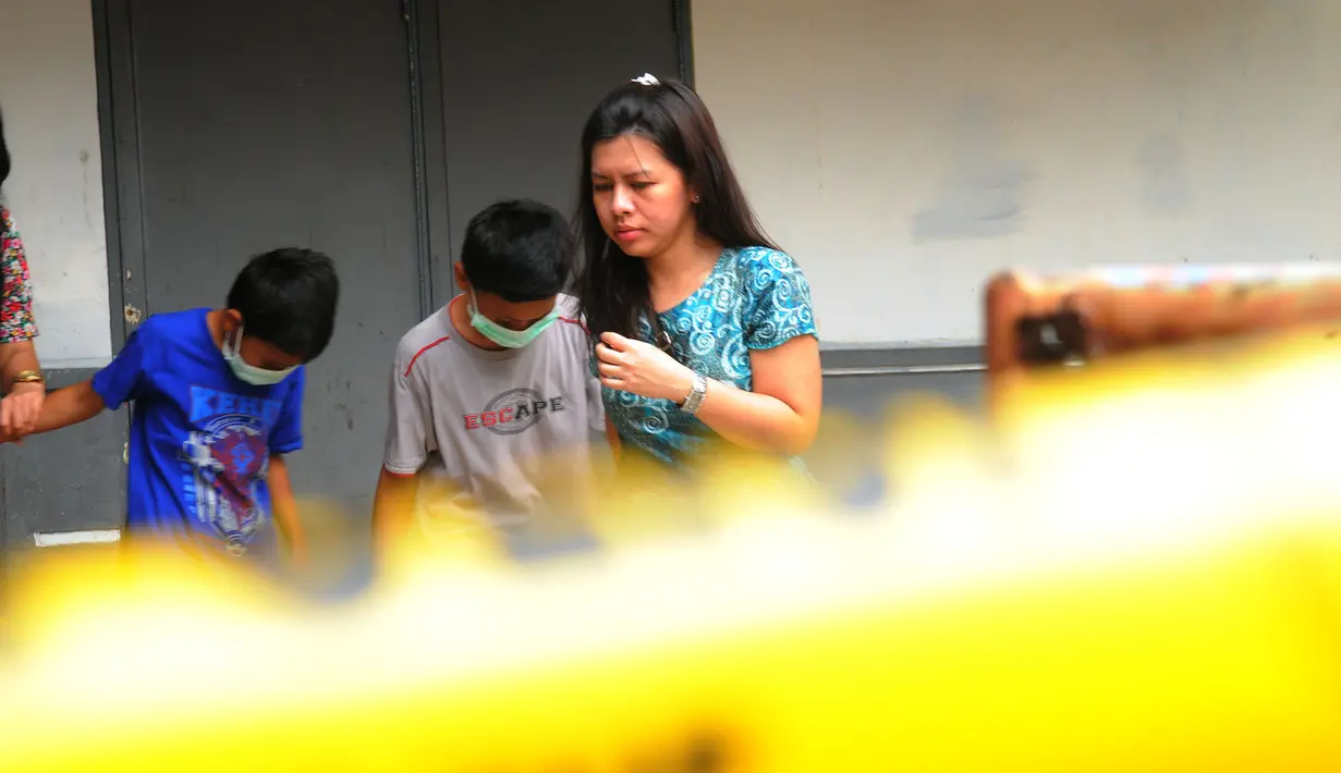  Dalam olah TKP yang dilakukan di Perumahan Gading Serpong, Kelapa Dua, Tangerang polisi menghadirkan enam anak asuh Panti Asuhan Samuel (Liputan6.com/Faisal R Syam)