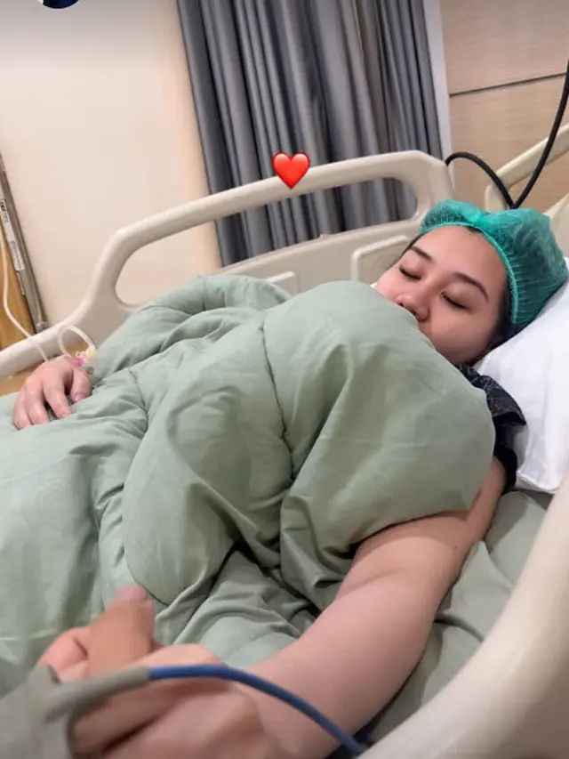 Aaliyah Massaid Melahirkan