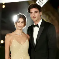 Debut Kaia Gerber dan Jacob Elordi di Karpet Merah dengan Dress dan Suit Celine (Foto: Celine)